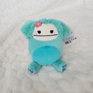 BNWT Joelle the Bigfoot with Flower Clip Squishmallows